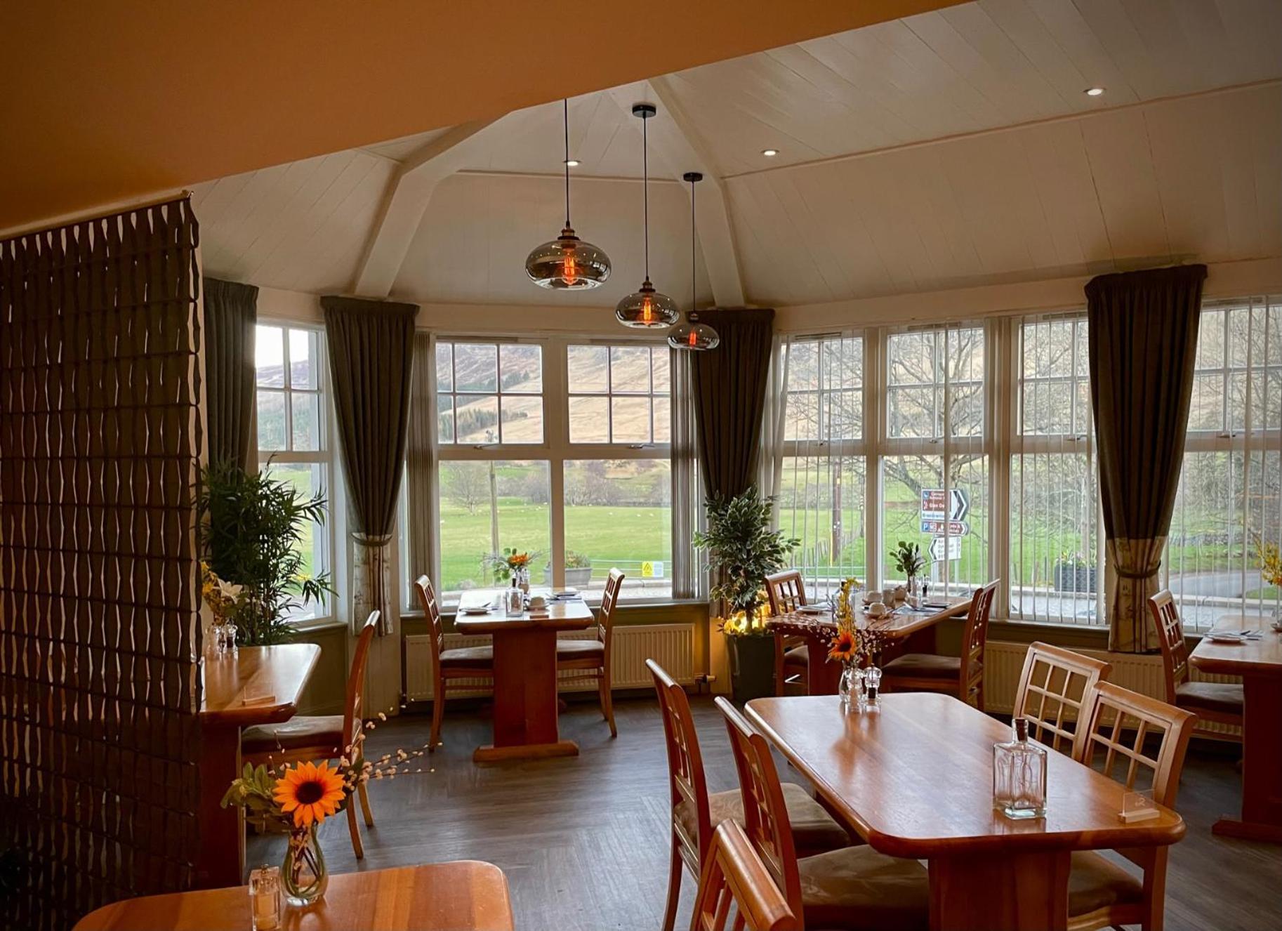 Glen Clova Hotel & Luxury Lodges Millton of Clova Exterior foto